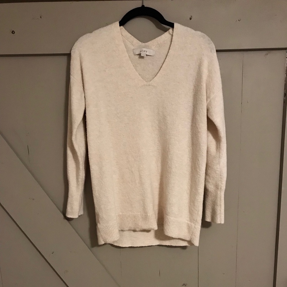 Vneck Cream Sweater. Ann Taylor Loft- Size XSmall
